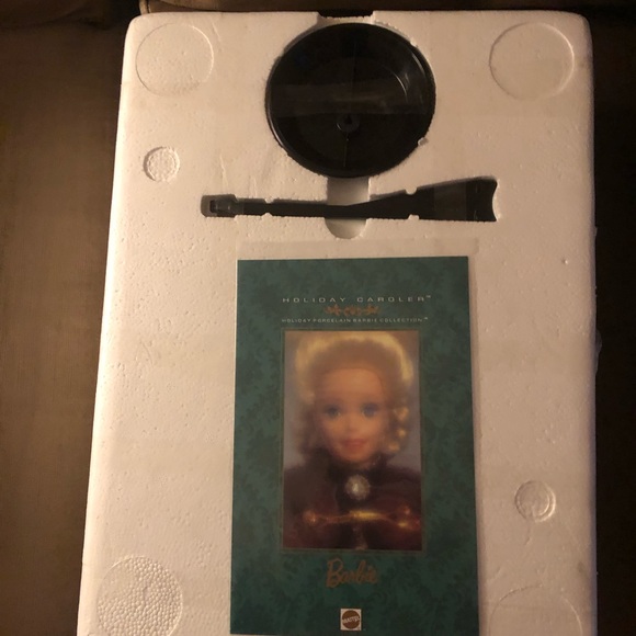 🎄COPY - Vintage Porcelain Barbie Doll- 445 $80 or $65 w/offer - Picture 3 of 3